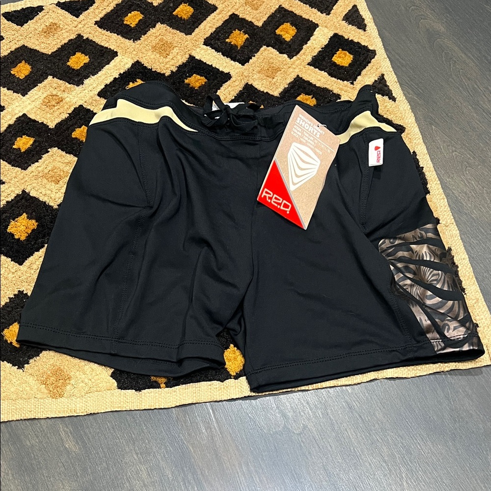 NWT R.E.D Women’s Impact Shorts Sz L Black/Gold Snowboard Ski